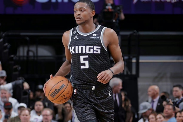 马刺豪掷2.29亿续约福克斯：逆势而为的豪赌，还是复兴蓝图的基石？